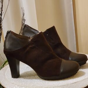 NWT.Aerosoles Commentary Brown Ankle Boots Size 8M Faux Leather Bootie Business